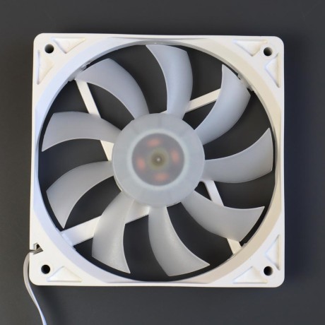 Вентиляторы ARGB низкопрофильные 12020 управляемые 120 мм c подсветкой белые